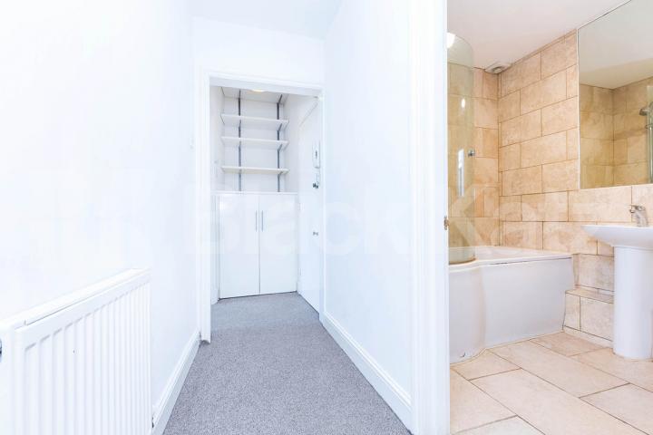 Located off the high street a 1 bedroom property close to Arsenal Station Mountgrove Road, Highbury